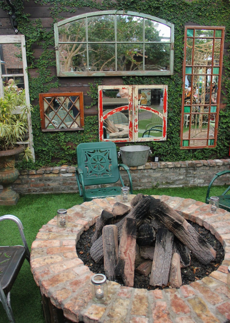 Louie Bossi’s Ristorante Bar & Pizzeria in Fort Lauderdale Florida