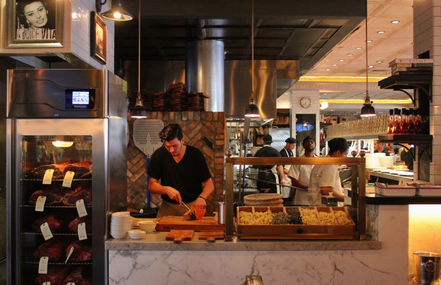 Louie Bossi’s Ristorante Bar & Pizzeria in Fort Lauderdale Florida