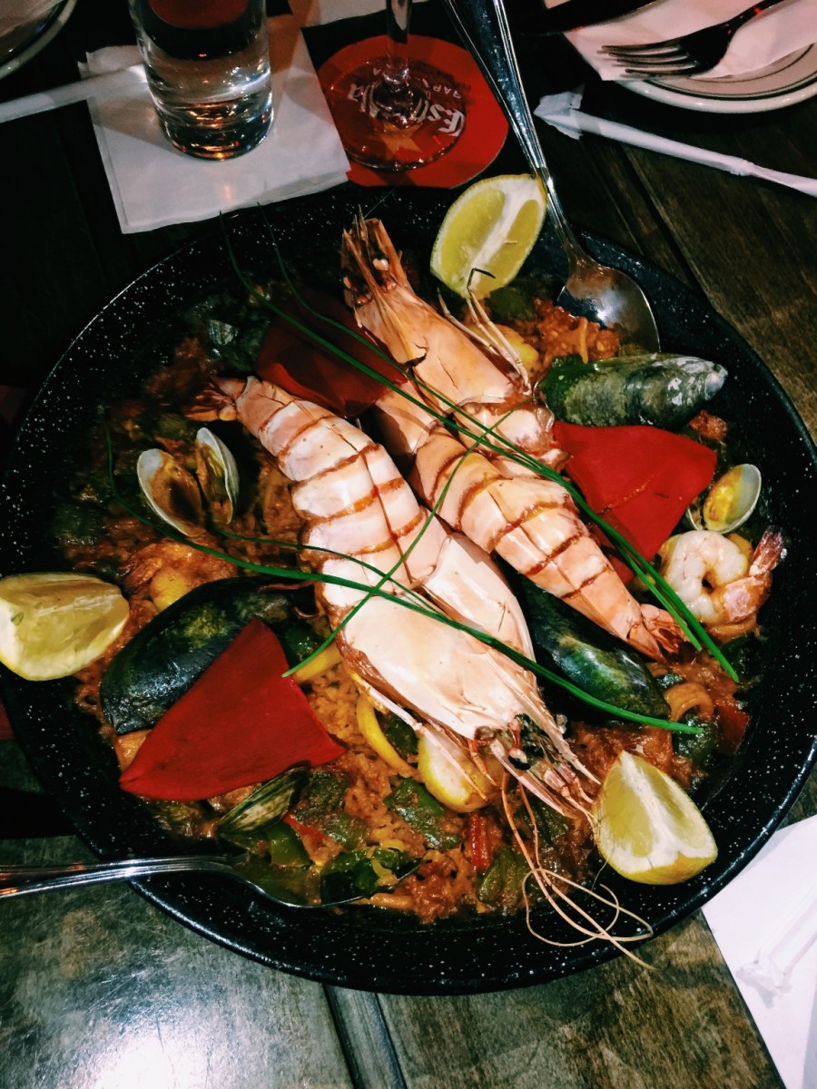 Tapas y Tintos espanola way 